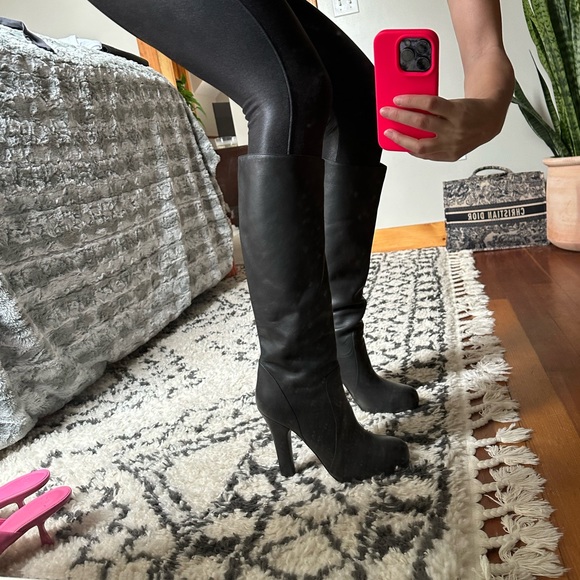 New Dolce and Gabbana leather boots. - Picture 5 of 13